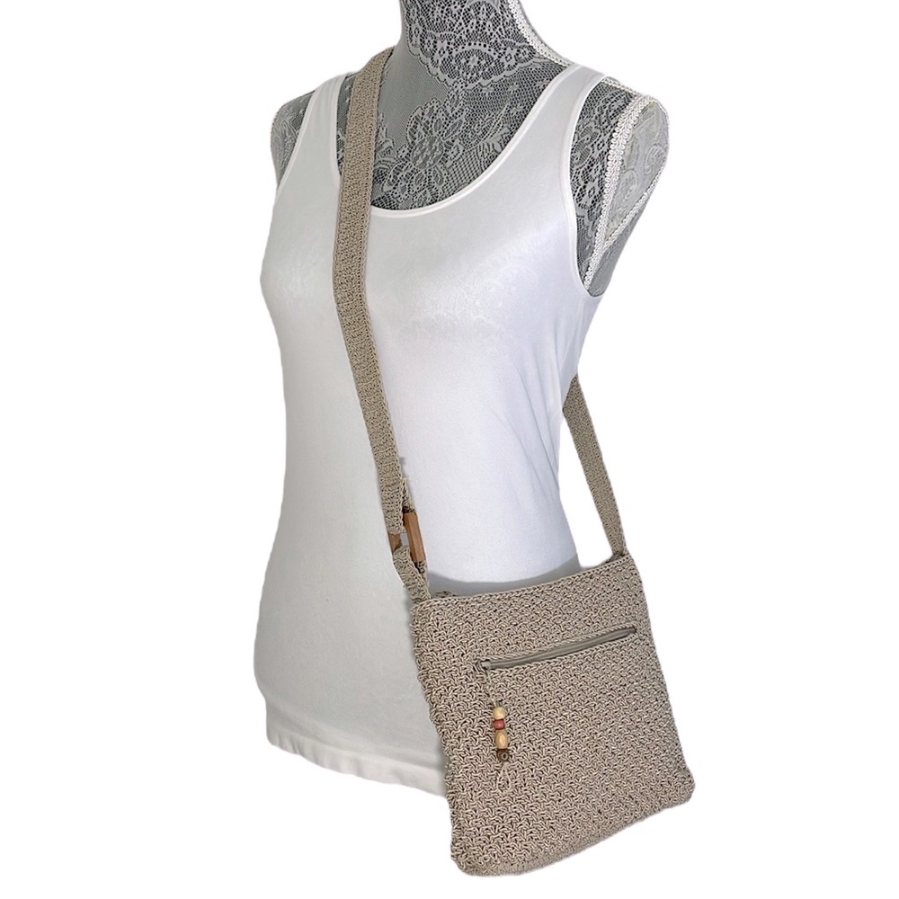 Liz Claiborne Vintage woven shoulder crossbody taupe color bag.‎ EUC